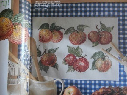 Margriet Borduren Nr 3-1993. Met o.a.merklap berenalfabet en antieke rozen borduren - Afbeelding 2