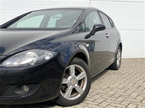 Seat Leon - 1.6 Sportstyle nw APK airconditioning, lichtmetalen velgen, privacy glass, sportstoelen, - 1