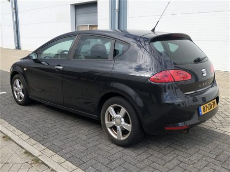 Seat Leon - 1.6 Sportstyle nw APK airconditioning, lichtmetalen velgen, privacy glass, sportstoelen, - 1