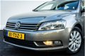 Volkswagen Passat Variant - 1.6 TDI Comfortline Nieuwe distributieriem Full map navigatie/ Lmv/ Pdc - 1 - Thumbnail