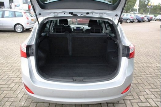 Hyundai i30 - 1.4 RIJKLAAR INCL 6 MND BOVAG - 1