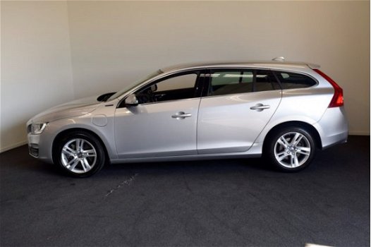 Volvo V60 - 2.4 D6 AWD Plug-In Hybrid | Autom. Airco | Stoelverw. | PDC | Cruise Control - 1