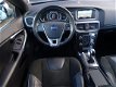 Volvo V40 - 2.0 D4 190pk R-Design Navi, Cruise Cntrl, PDC achter - 1 - Thumbnail