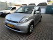 Daihatsu Sirion 2 - 1.0-12V Trend 5 DRS (KM 180860 NAP) - 1 - Thumbnail