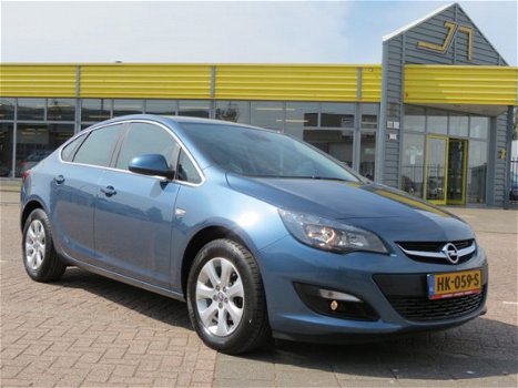 Opel Astra - SEDAN 1.4 Turbo Blitz*RIJKLAARPRIJS INCL. BOVAG GARANTIE - 1