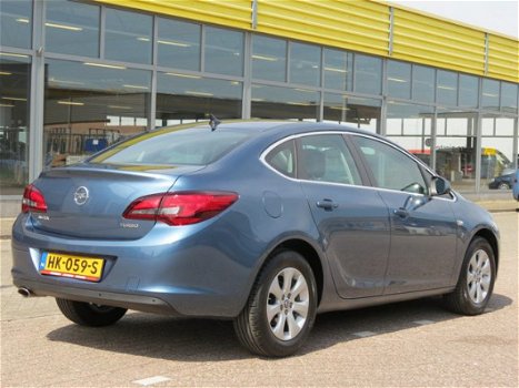 Opel Astra - SEDAN 1.4 Turbo Blitz*RIJKLAARPRIJS INCL. BOVAG GARANTIE - 1