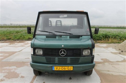 Mercedes-Benz 408 - D-XI Oprijwagen & autoambulance - 1