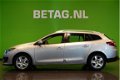 Renault Mégane Estate - 1.5 dCi 110 PK | Navi | Parkeersensor achter | EX Defensie | - 1 - Thumbnail