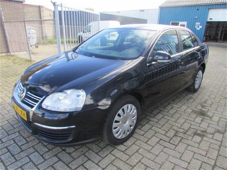 Volkswagen Jetta - 1.6 Comfortline 