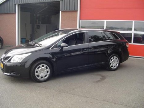 Toyota Avensis Wagon - 1.6 VVTi Comfort // Nieuw model // - 1