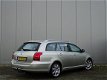 Toyota Avensis Wagon - 2.0 VVTi Executive | Leder | Stoelverwarming | Lichtmetalen velgen - 1 - Thumbnail