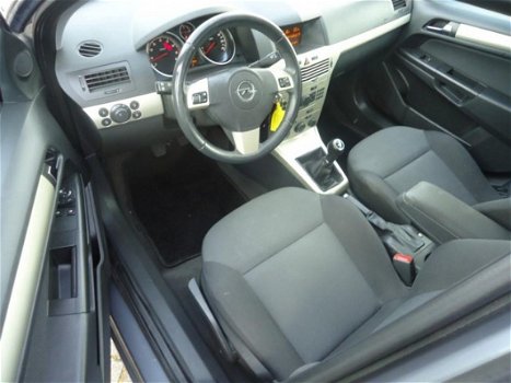 Opel Astra - 1.6 Temptation - 5 DEURS - ( BWJR 2008 ) - NETTE STAAT - 1