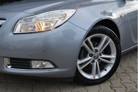 Opel Insignia - 1.6 Business | Navigatie | 18 Inch | Parkeer Sensoren | - 1