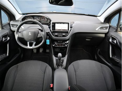Peugeot 208 - 1.2 Puretech 82pk 5D BL Executive| LM velgen| Navigatie - 1
