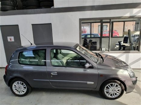 Renault Clio - 1.6-16V Initiale XENON/ STOELVERW./ AIRCO/ APK - 1