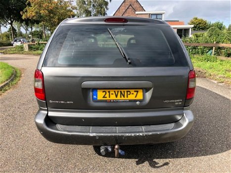 Chrysler Ram Van - 2.8 CRD VoyagerAirco Cruisecontrol Navigatie - 1