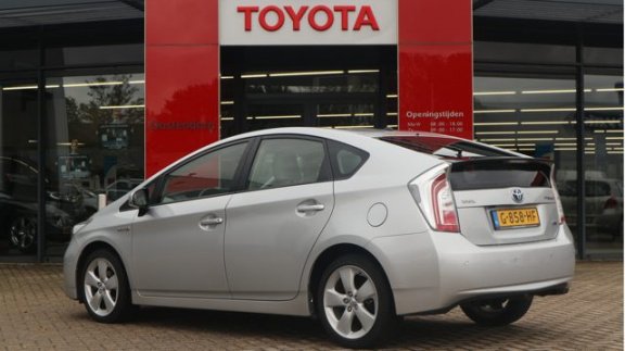 Toyota Prius - 1.8 Dynamic Business | Navigatie | Achteruitrijcamera | Climate controle | Cruise con - 1