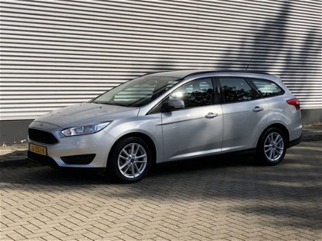 Ford Focus Wagon - 1.0 EcoBoost 100pk Trend | Dealer onderhouden | Navigatie met bluetooth | Trekhaa - 1