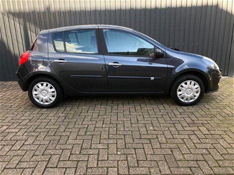 Renault Clio - 1.4-16V Dynamique Comfort - 1