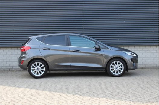 Ford Fiesta - TITANIUM NAVI PDC DEMO DEAL - 1