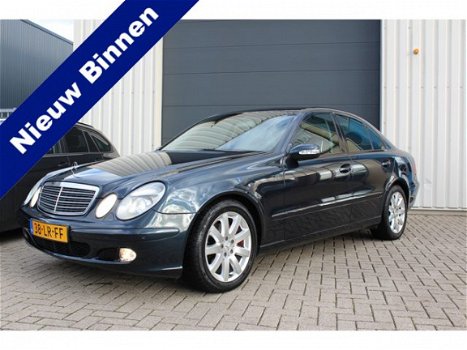 Mercedes-Benz E-klasse - 240 Avantgarde Automaat/Navigatie/Youngtimer - 1