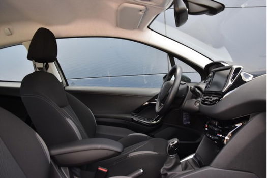 Peugeot 208 - ENVY 1.2 VTI 82PK 3D | NAVIGATIE | PARKEERSENSOREN - 1