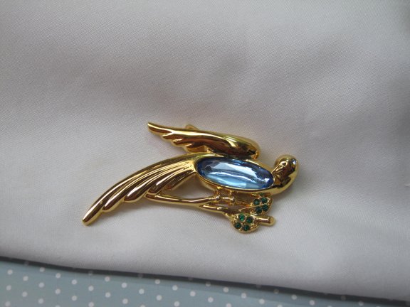 Broche Monet goudkleurige papegaai met blauwe glassteen 6.0x3.9 cm - Afbeelding 4