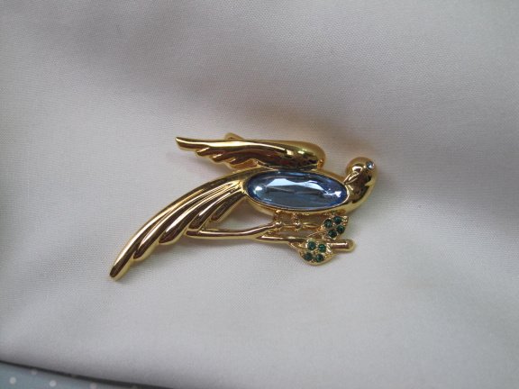 Broche Monet goudkleurige papegaai met blauwe glassteen 6.0x3.9 cm - Afbeelding 6