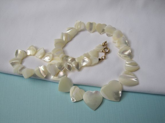 Ketting Avon parelmoer hartjes kralen 42.6 cm - Afbeelding 3