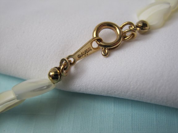 Ketting Avon parelmoer hartjes kralen 42.6 cm - Afbeelding 4