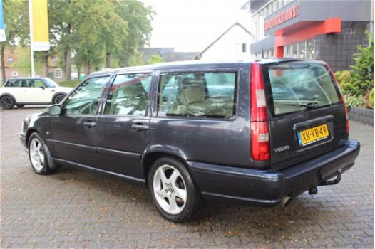 Volvo V70 - 2.5 Luxury-Line AUTM. *YOUNGTIMER* *7-PERS.* / LEDER / AIRCO / CRUISE CONTR. / TREKHAAK - 1