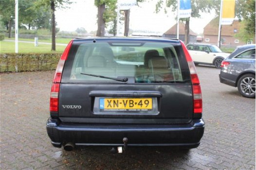 Volvo V70 - 2.5 Luxury-Line AUTM. *YOUNGTIMER* *7-PERS.* / LEDER / AIRCO / CRUISE CONTR. / TREKHAAK - 1