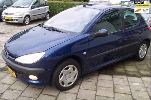 Peugeot 206 - 1.4 XR Gentry.5 Deurs.Airco.Trekhaak.Apk.Zuinig - 1