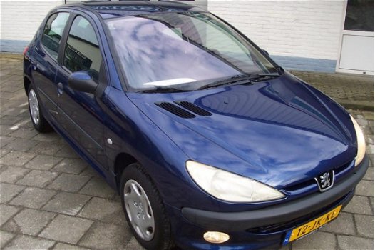 Peugeot 206 - 1.4 XR Gentry.5 Deurs.Airco.Trekhaak.Apk.Zuinig - 1