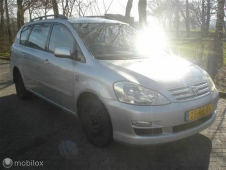 Toyota Avensis Verso - - 2.0 D-4D 7 Pers. klepstoter hoorbaar - 1