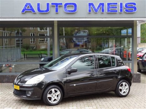 Renault Clio - TCE 100 Business Line Airco 5-Deurs - 1