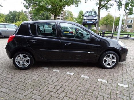 Renault Clio - TCE 100 Business Line Airco 5-Deurs - 1