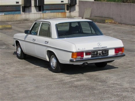 Mercedes-Benz 200-280 (W115) - 200-serie (240 D W115 240D automaat schuifdak 93.000 km met historie - 1