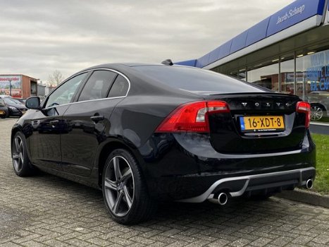 Volvo S60 - T3 150pk R-Design / Dealer onderhouden / Xenon / Navi / Pdc achter / 18 inch / Stoelverw - 1