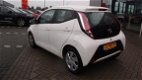 Toyota Aygo - 5DRS X-PLAY AIRCO CAMERA NL-AUTO - 1 - Thumbnail