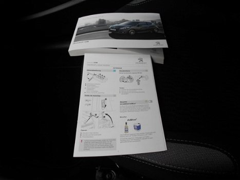 Peugeot 208 - 110pk 5D Vol automaat Active Navigatie Parkeersensoren Clima - 1