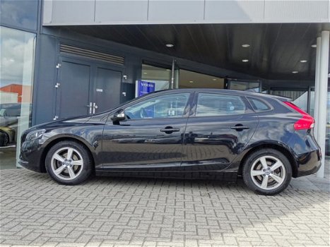 Volvo V40 - D2 Kinetic Business Pack Connect - 1