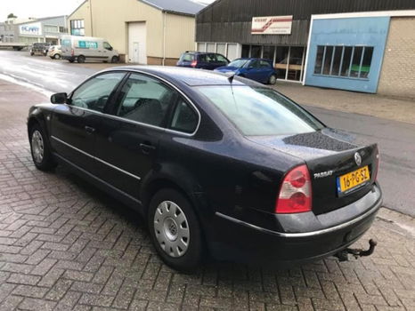 Volkswagen Passat - 2.0-20V Arctic APK/AIRCO/NAP/5drs/elekt ramen/meeneemprijs - 1