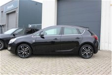 Opel Astra - 1.4 Cosmo /Navigatie/Pdc/Lichtmetaal/Sportieve auto