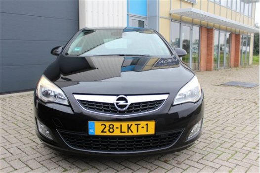 Opel Astra - 1.4 Cosmo /Navigatie/Pdc/Lichtmetaal/Sportieve auto - 1