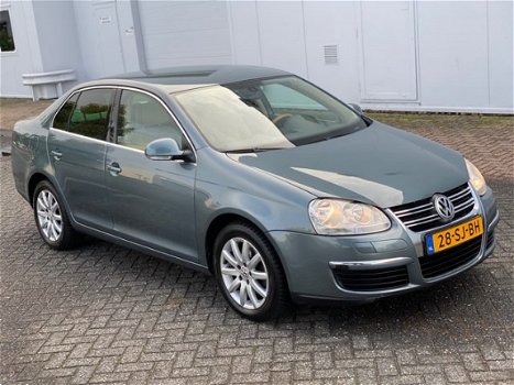 Volkswagen Jetta - 2.0 FSI Highline 150PK Automaat/Navi/Clima NAP - 1