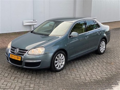 Volkswagen Jetta - 2.0 FSI Highline 150PK Automaat/Navi/Clima NAP - 1