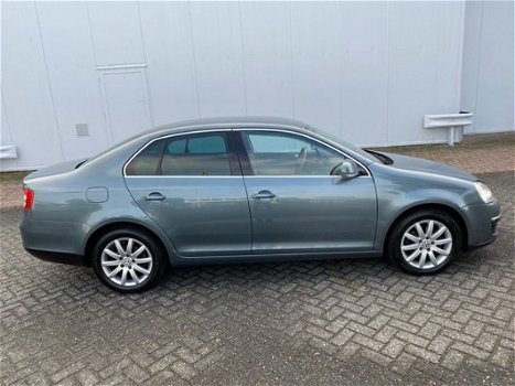 Volkswagen Jetta - 2.0 FSI Highline 150PK Automaat/Navi/Clima NAP - 1