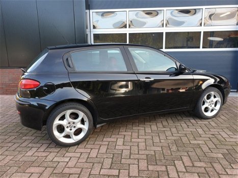 Alfa Romeo 147 - 2.0 T.Spark selespeed aut leer stoelverw LM velgen - 1