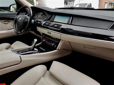 BMW 5-serie Gran Turismo - 535D GT AUT8 HIGH EXECUTIVE PANODAK SPORT-LEDER XENON CAMERA DVD LMV PDC - 1